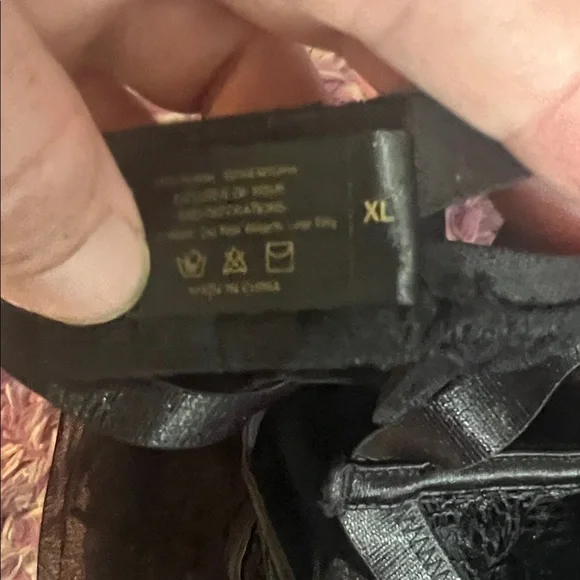 Elegant Black Lace Chemise - Picture 4 of 6